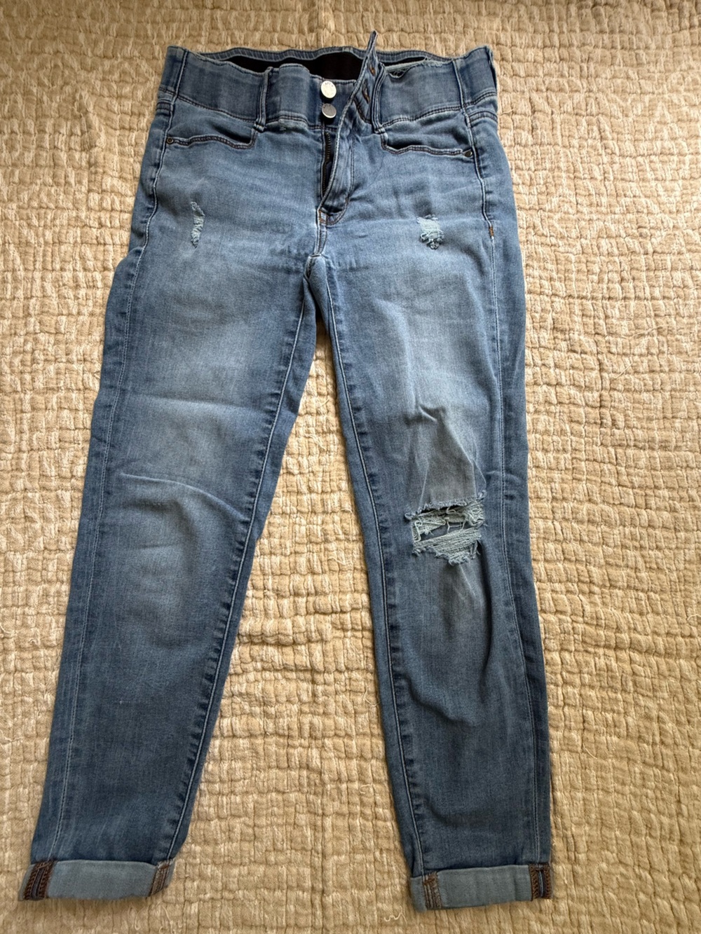 Apt. 9 Light Blue Ankle Jeans with Distressing.